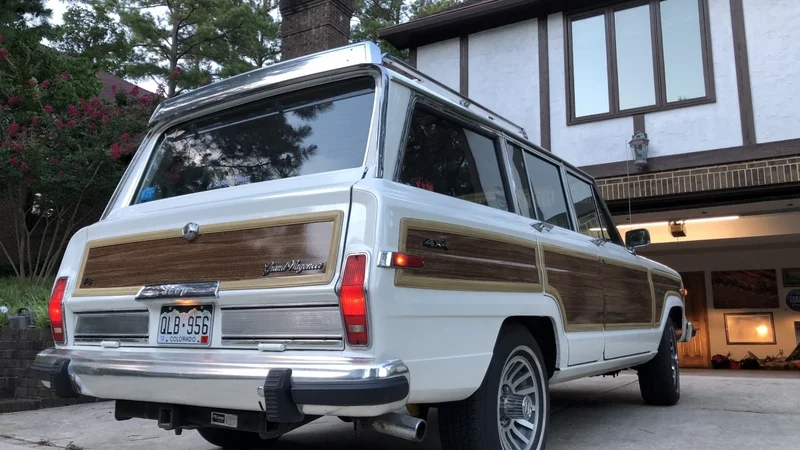 1988 Jeep Grand Wagoneer 3
