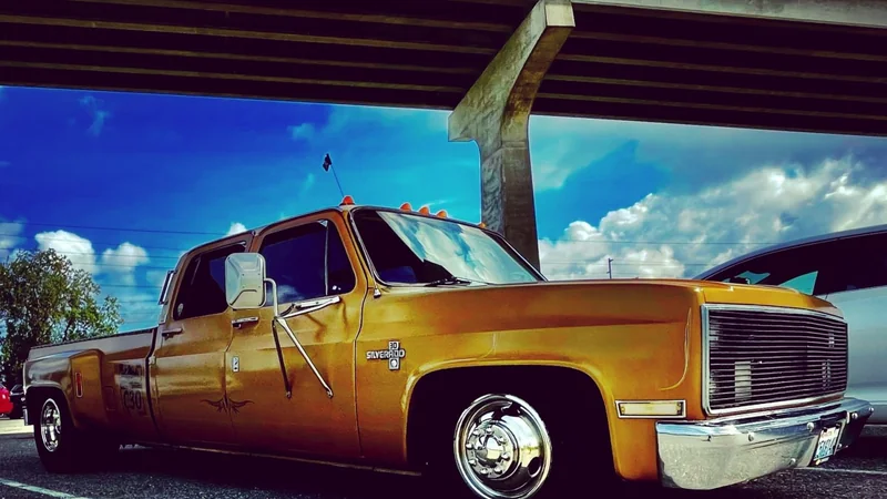 1984 Chevrolet C30 2