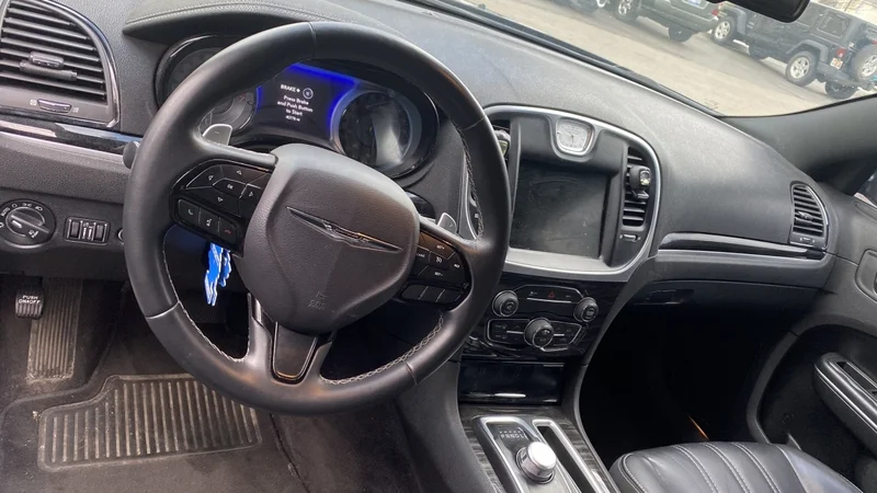 2018 Chrysler 300 5