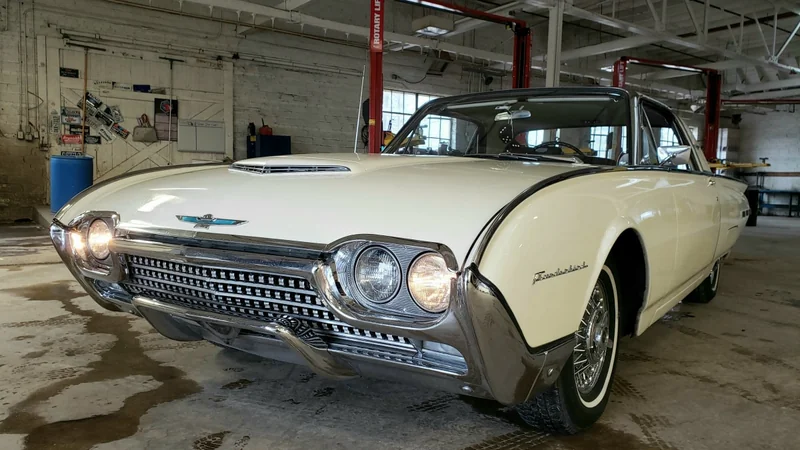 1962 Ford Thunderbird 4