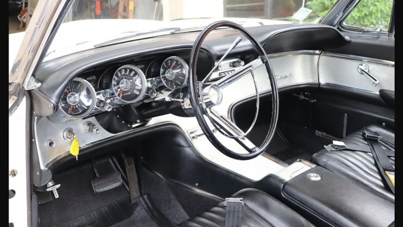 1962 Ford Thunderbird 13