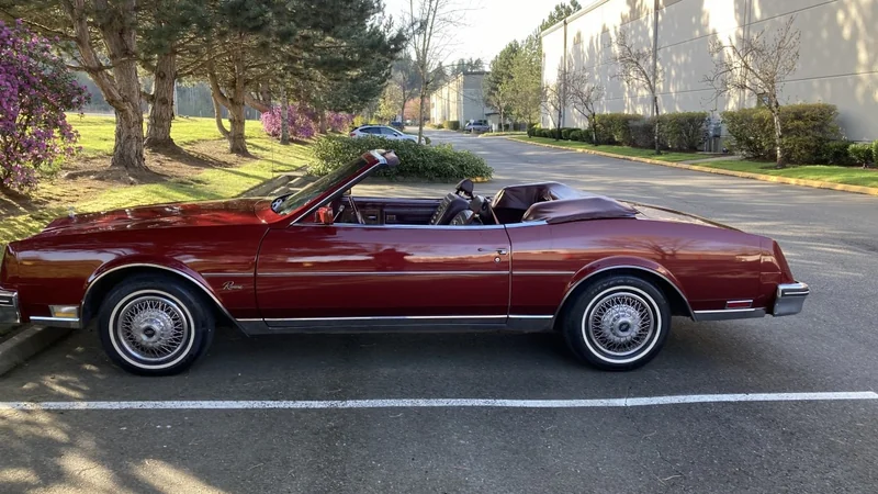 1983 Buick Riviera 4