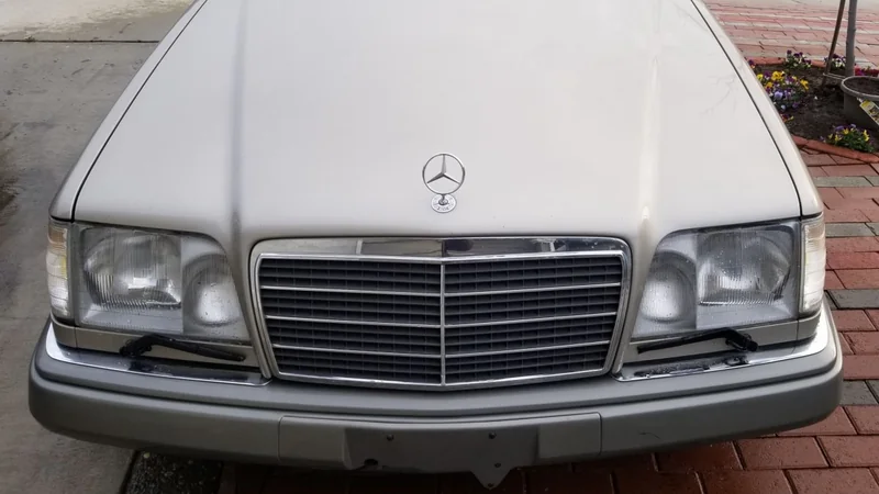 1994 Mercedes-Benz E320 2