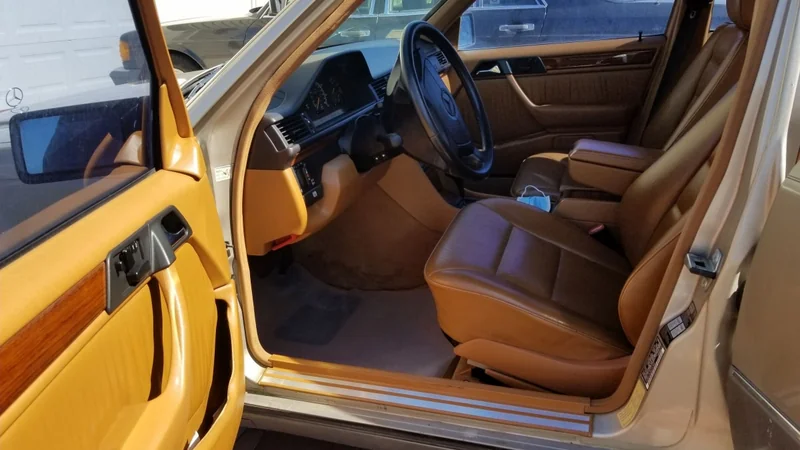 1994 Mercedes-Benz E320 3