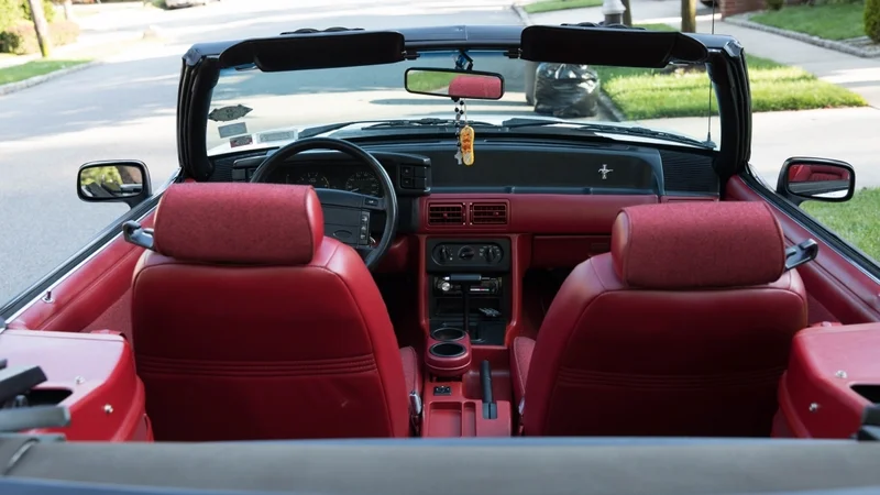 1990 Ford Mustang GT 3