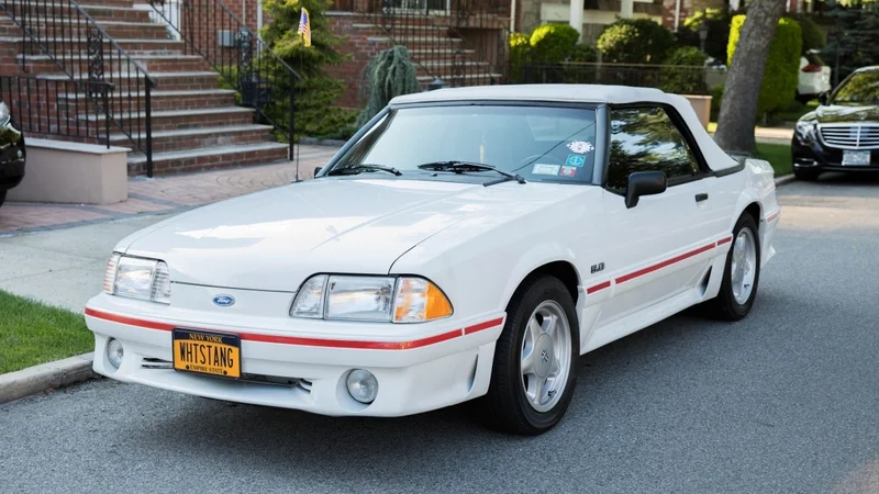1990 Ford Mustang GT 4