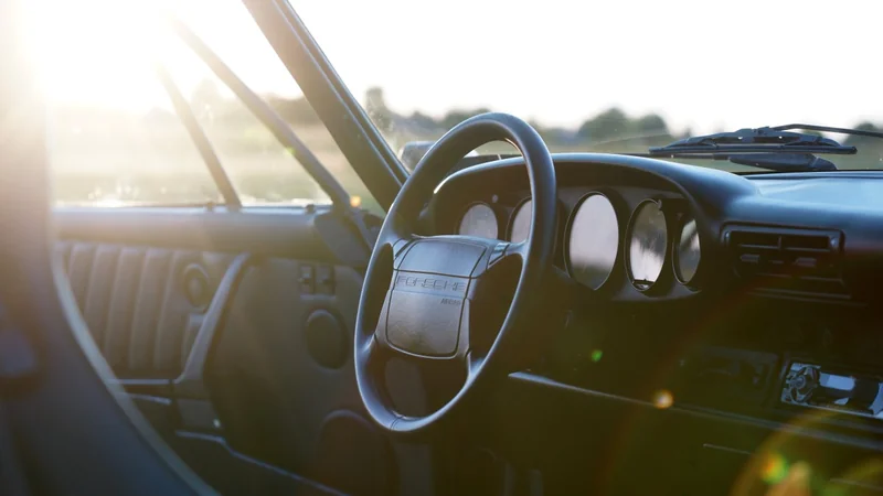 1990 Porsche 911 Carrera 2 11