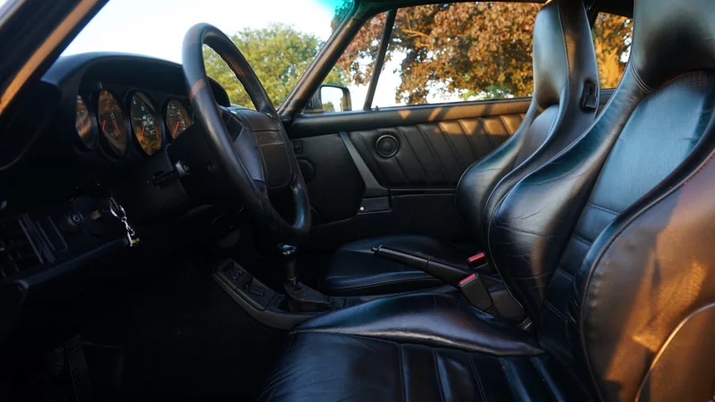 1990 Porsche 911 Carrera 2 12