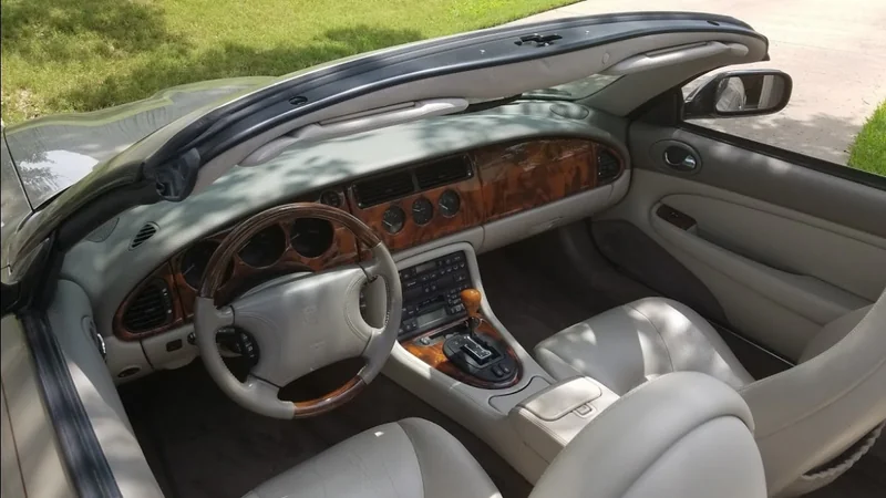 1999 Jaguar XK8 10