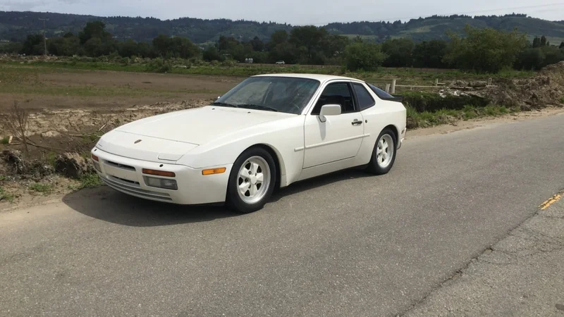 1986 Porsche 944 2