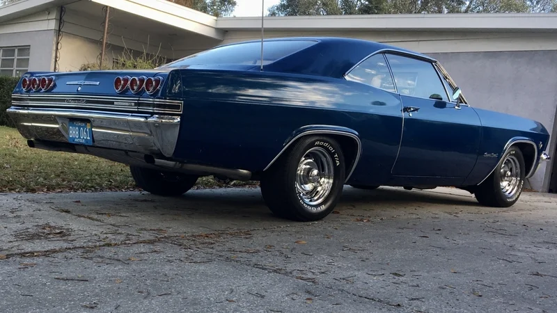 1965 Chevrolet Impala SS  11