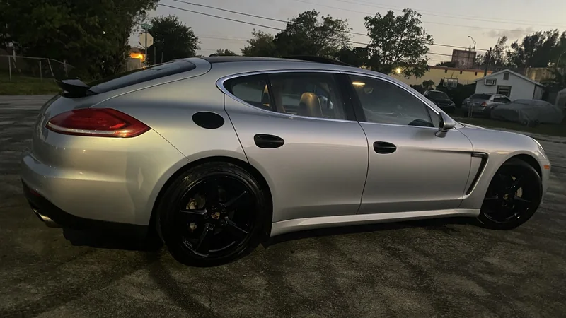 2014 Porsche Panamera 2