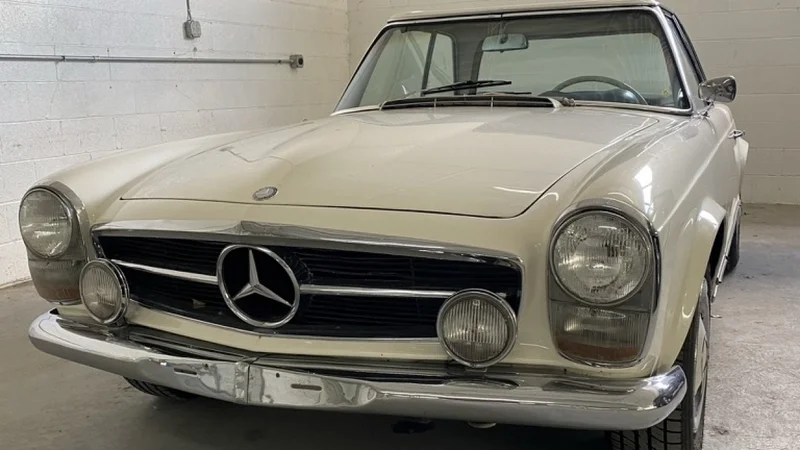 1965 Mercedes-Benz 230SL 3