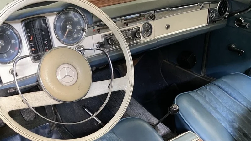 1965 Mercedes-Benz 230SL 4