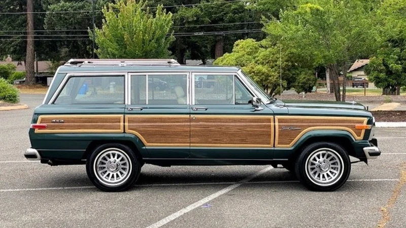 1991 Jeep Grand Wagoneer 2