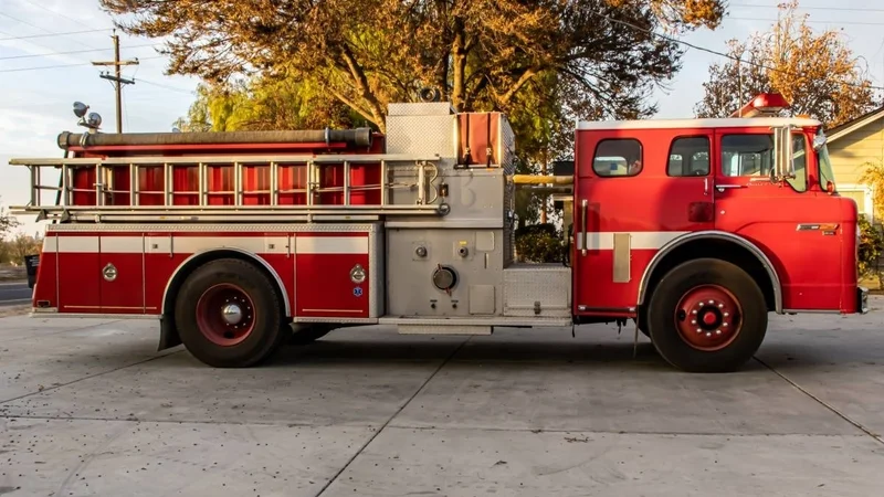 1990 Ford 8000 Fire Truck 5