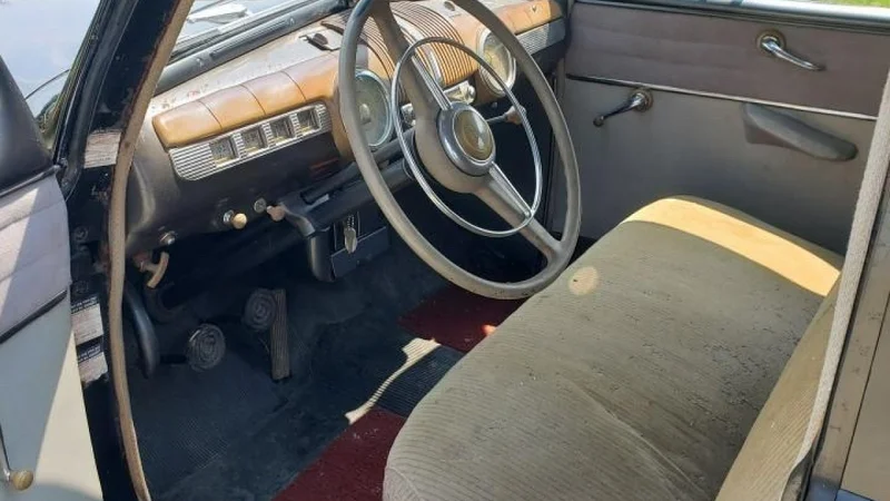 1947 Ford Deluxe 2
