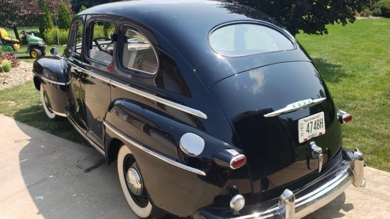 1947 Ford Deluxe 3