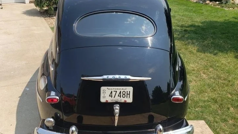 1947 Ford Deluxe 6