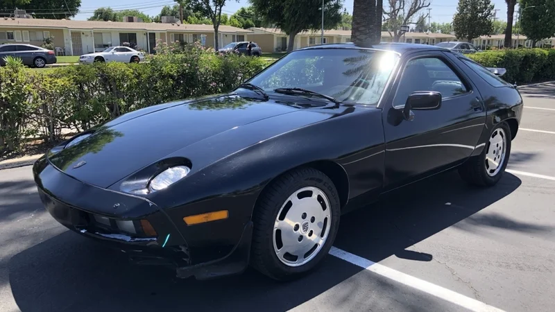 1983 Porsche 928 2