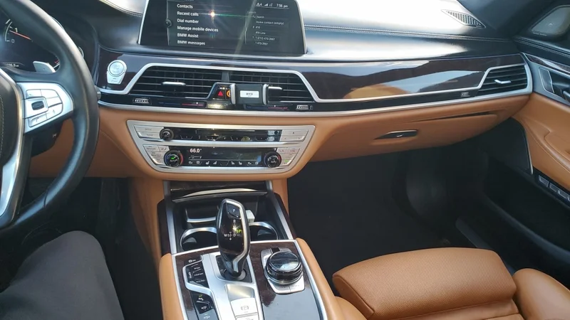 2017 BMW 750i  6
