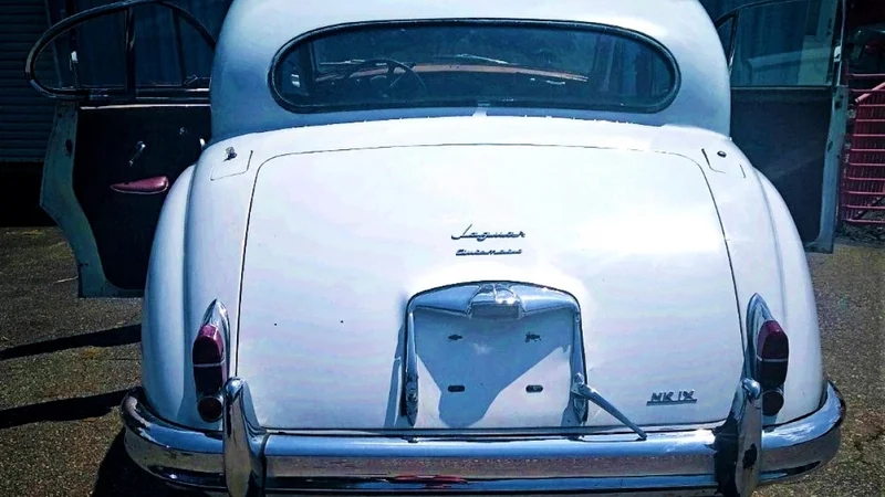 1959 Jaguar MK IX 8