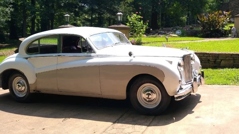 1959 Jaguar MK IX 9