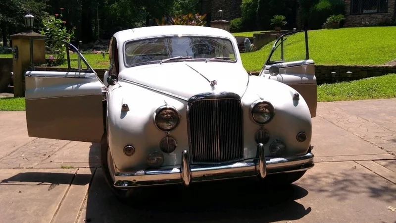 1959 Jaguar MK IX 4