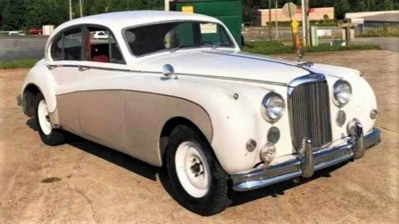 1959 Jaguar MK IX 5