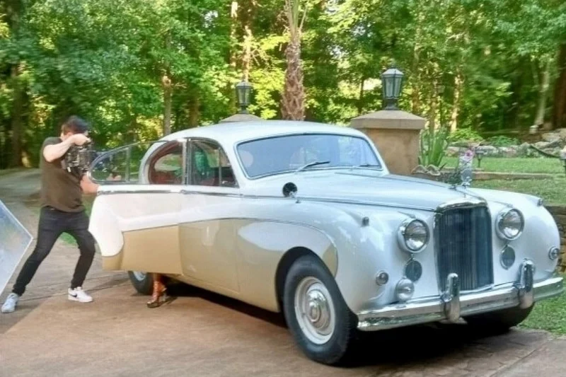 1959 Jaguar MK IX 2