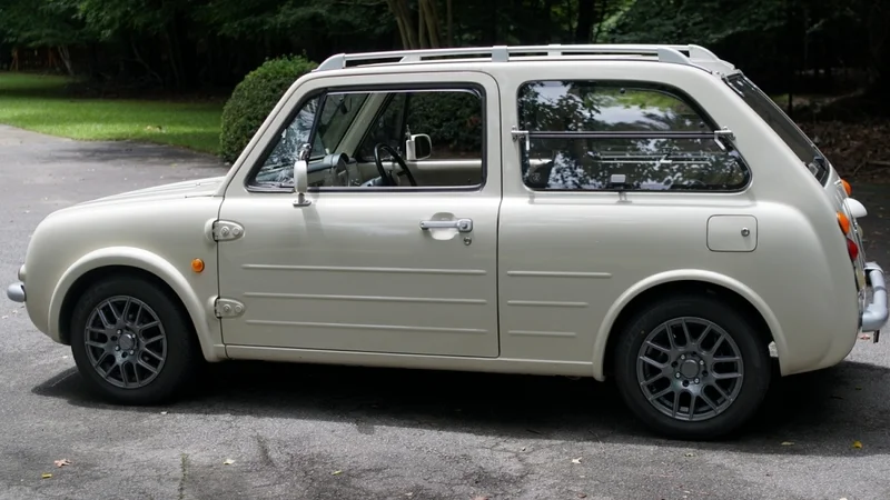 1990 Nissan Pao