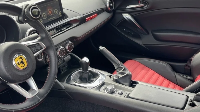 2018 Fiat 124 Spider Abarth na 4