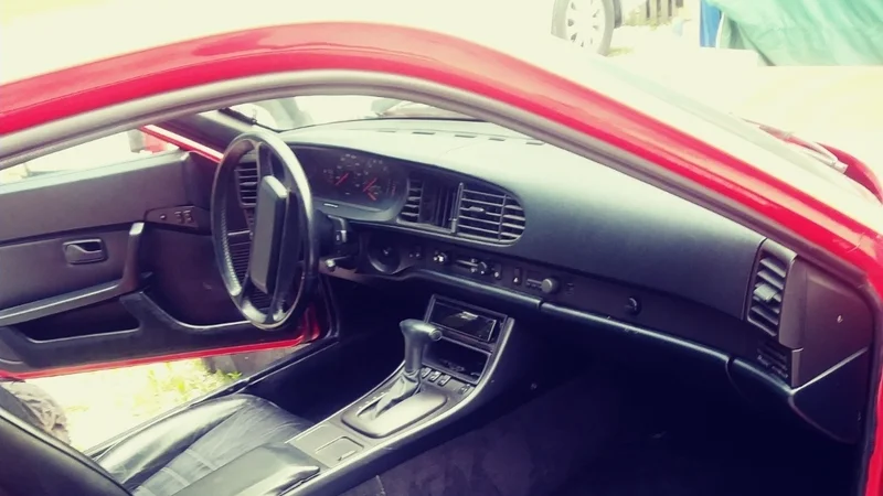 1986 Porsche 944 10