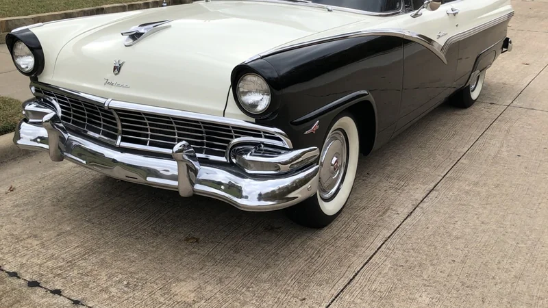 1956 Ford Fairlane Sunnier 11