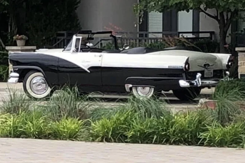 1956 Ford Fairlane Sunnier 21