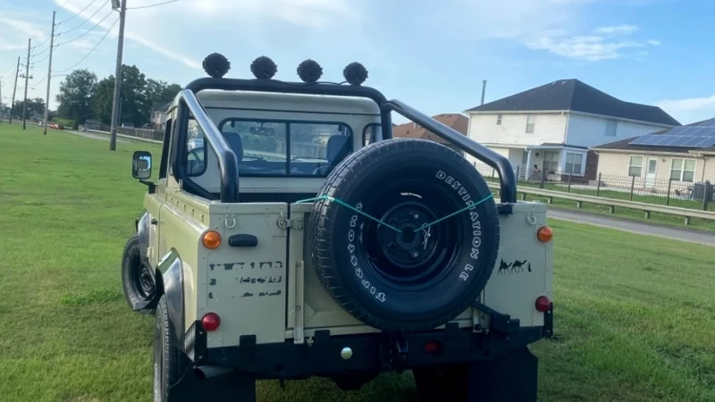 1991 Land Rover Defender 90 (Truck) 4