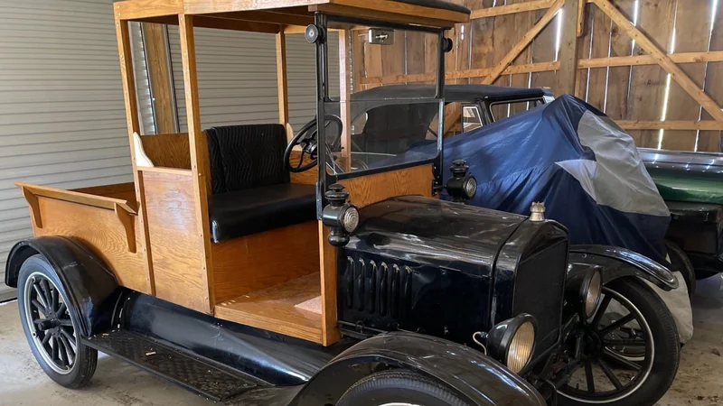 1923 Ford Model T (Truck) 2