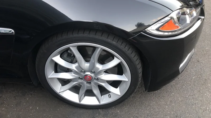 2015 Jaguar XF 11