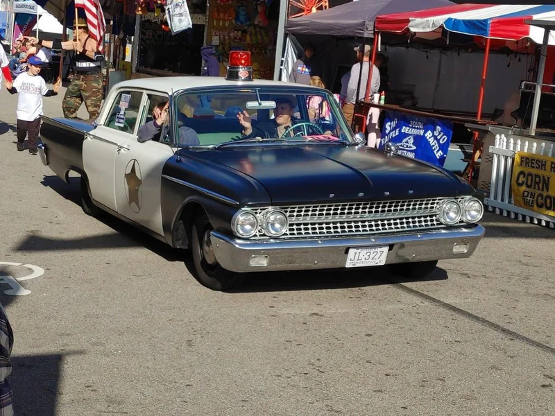 1961 Ford Fairlane 4