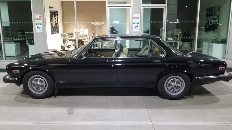 1986 Jaguar XJ-6 3