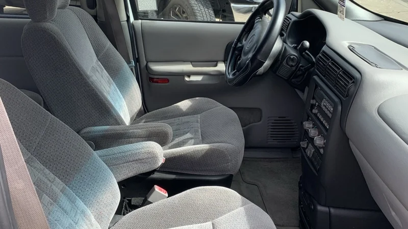 2003 Pontiac Montana 5