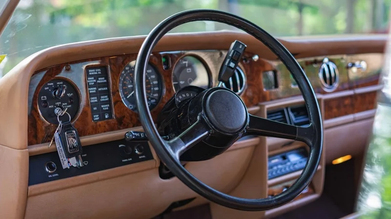 1989 Rolls-Royce Silver Spur  14