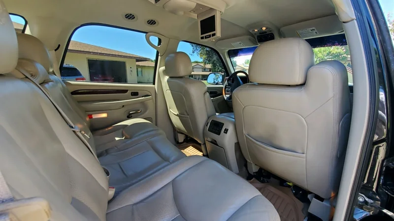 2003 Cadillac Escalade 8