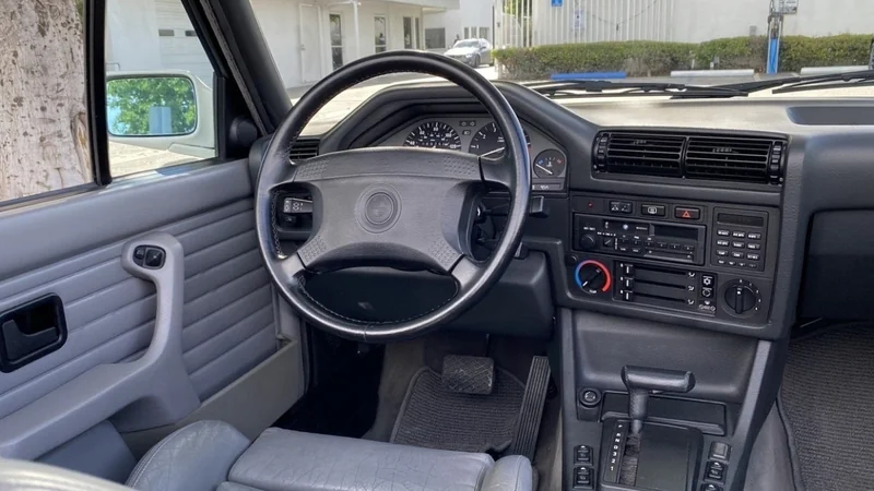 1992 BMW 325i 11