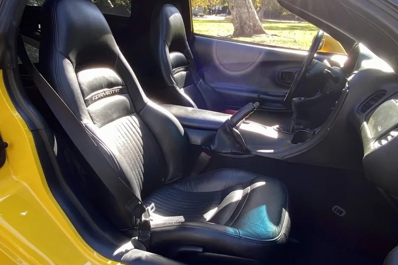 2004 Chevrolet Corvette 9