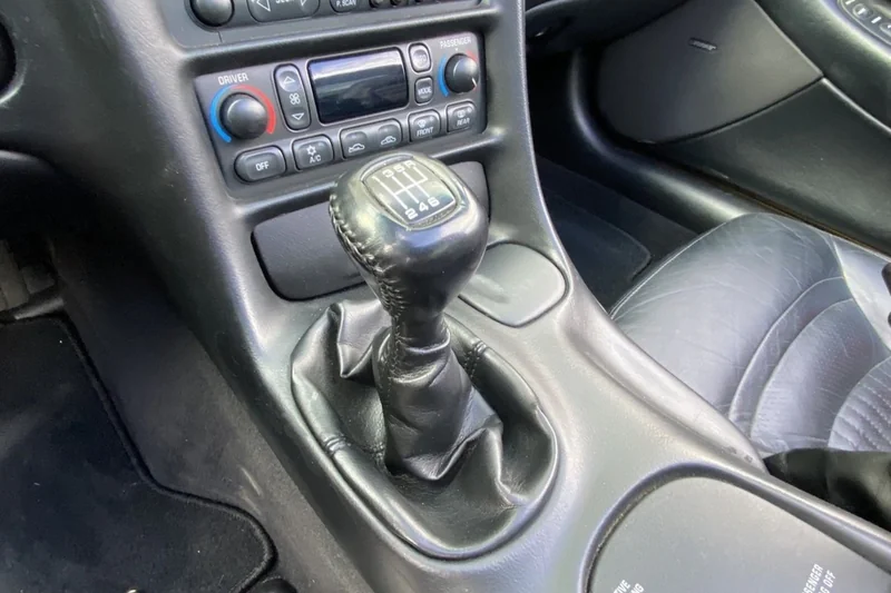 2004 Chevrolet Corvette 10