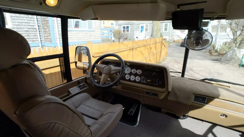 1977 GMC Motorhome 8