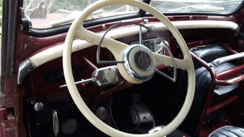 1948 Willys Jeepster 4