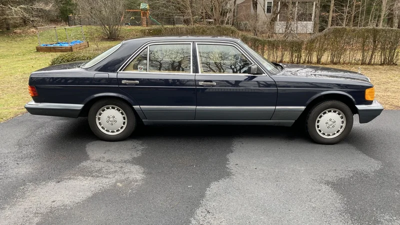1988 Mercedes-Benz 300SE