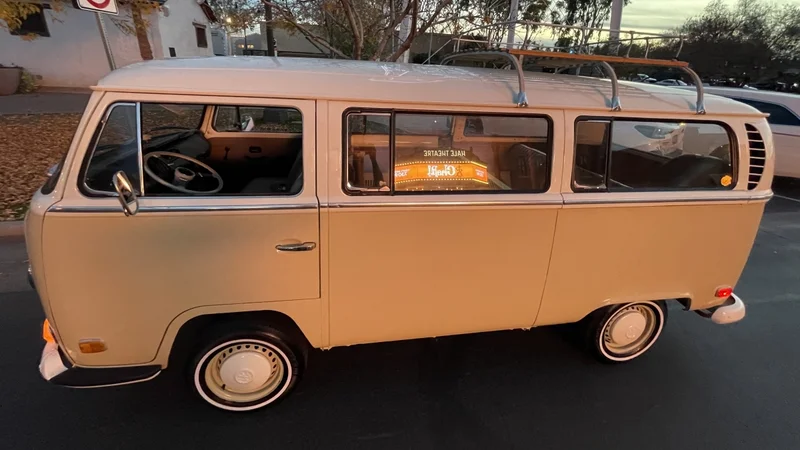 1971 Volkswagen Transporter (Van) Bus  11